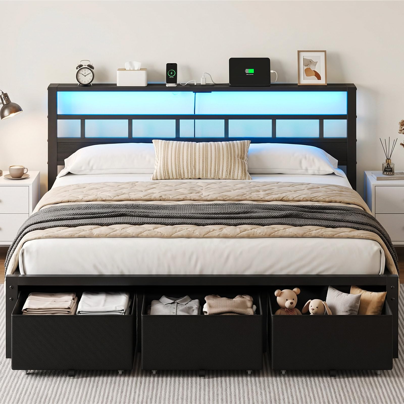 King Size Bed Frame With Storage Drawers - キングサイズのベッドフレーム。収納引き出し3つとヘッドボード付き。