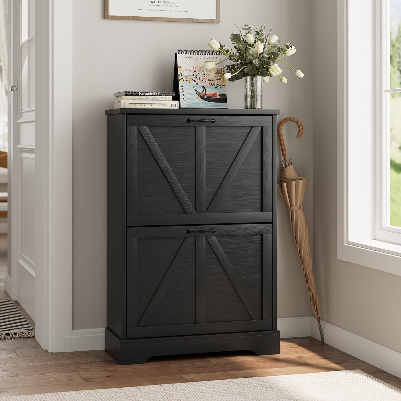 Shoe Rack Cabinet Narrow Entryway - 靴収納キャビネット、玄関用靴収納オーガナイザー。2つの引き出し付き。幅23.6インチのスリムなデザインで、ファームハウス風の雰囲気。ブラック。